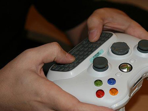Xbox360专用键盘手柄实物照片亮相 电脑之家